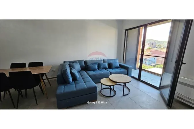 Tirane, shitet apartament 2+1+Ballkon , 105 m² 
