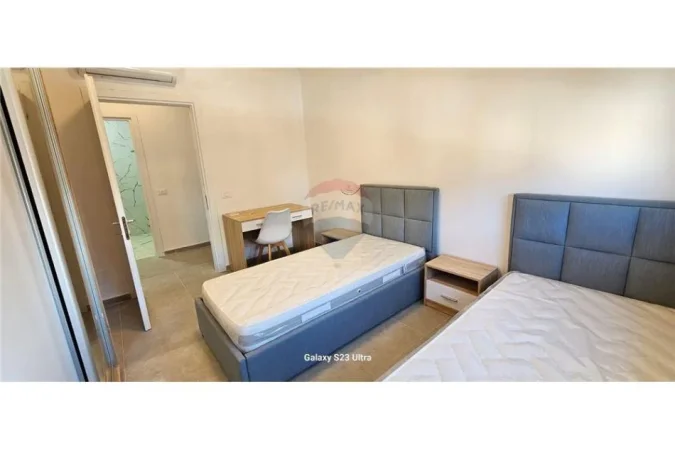 Tirane, shitet apartament 2+1+Ballkon , 105 m² 