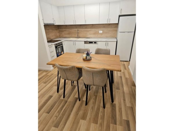 Tirane, jepet me qera apartament 2+1 Kati 1, 97 m² 800 € (Ish Tregu Elektrik)