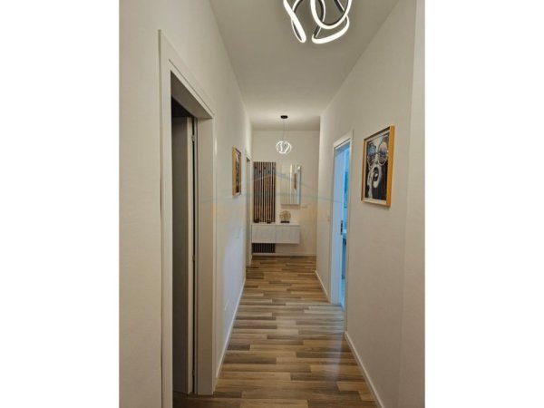 Tirane, jepet me qera apartament 2+1 Kati 1, 97 m² 800 € (Ish Tregu Elektrik)