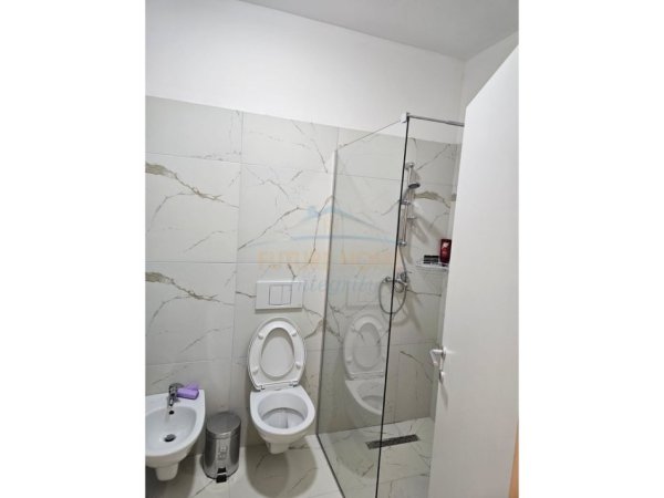 Tirane, jepet me qera apartament 2+1 Kati 1, 97 m² 800 € (Ish Tregu Elektrik)