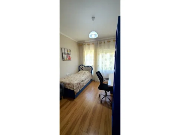 Tirane, jepet me qera apartament duplex Dublex Kati 1, 108 m²