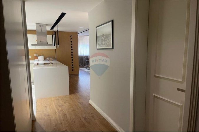 Tirane, shitet apartament 3+1+Ballkon , 150 m² 380.000 € 