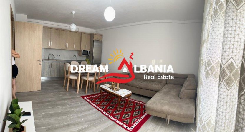 Tirane, jepet me qera apartament 3+1 Kati 3, 120 m² 750 € (5 Maji)
