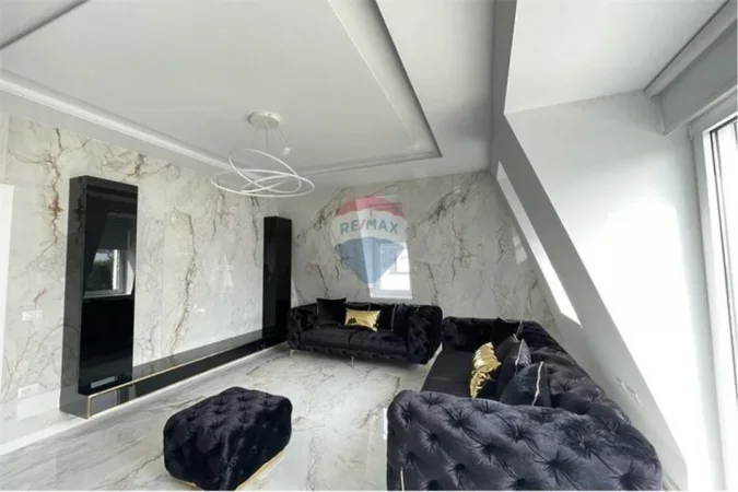 Tirane, shitet apartament 2+1+Ballkon , 140 m² 