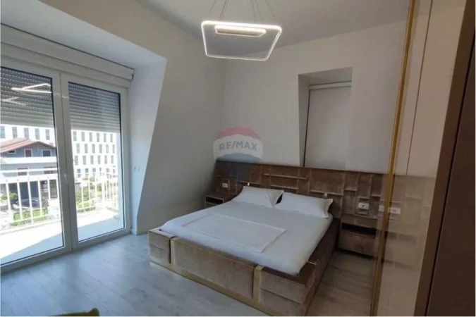 Tirane, shitet apartament 2+1+Ballkon , 140 m² 