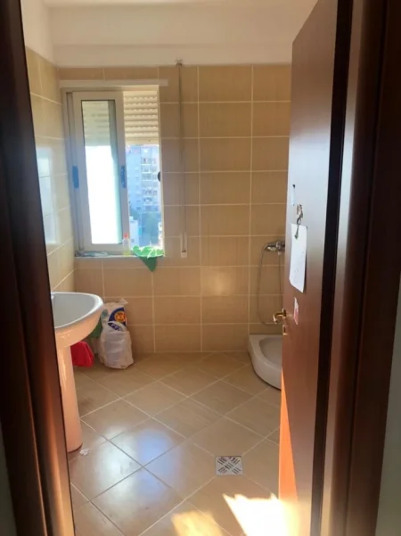 Tirane, jepet me qera apartament 2+1+Ballkon Kati 4, 107 m² 600 € (jordan misja)