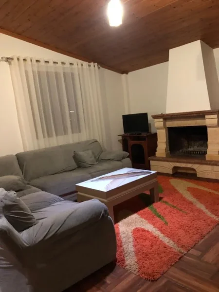 Tirane, jepet me qera shtepi 2+1+Ballkon Kati 3, 80 m² 500 € (vilat amerikane)