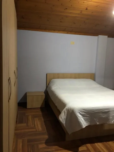 Tirane, jepet me qera shtepi 2+1+Ballkon Kati 3, 80 m² 500 € (vilat amerikane)