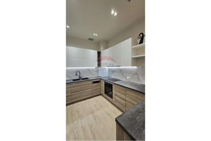 Tirane, shitet apartament 3+1+Ballkon , 118 m² 290.000 € 