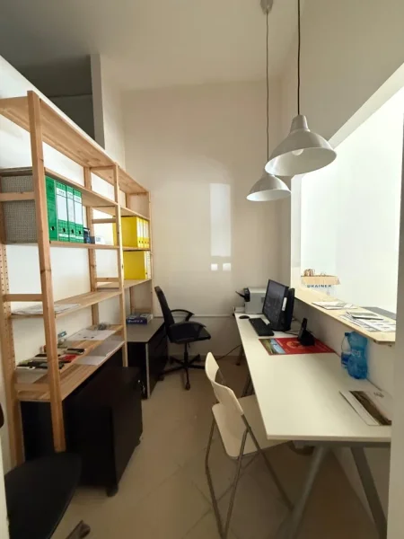 Tirane, jepet me qera ambjent biznesi Kati 0, 103 m² 500 € (Laprake)