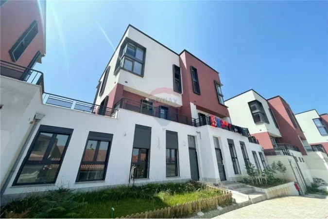 Tirane, shitet apartament 3+1+Ballkon , 214 m² 270.000 € 