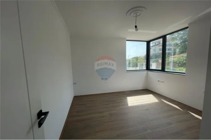 Tirane, shitet apartament 3+1+Ballkon , 214 m² 270.000 € 