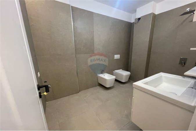 Tirane, shitet apartament 2+1+Ballkon , 130 m² 170.000 € 