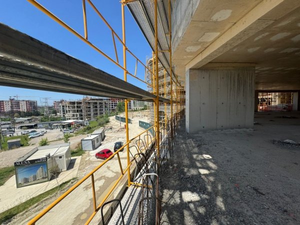 Tirane, shes apartament 1+1+Ballkon Kati 3, 64 m² 73.000 € (Paskuqan Kompleksi Aluna)
