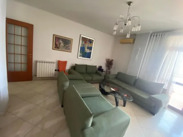 Tirane, jepet me qera apartament 3+1+Aneks+Ballkon Kati 7, 130 m² 850 € (9-katshet)