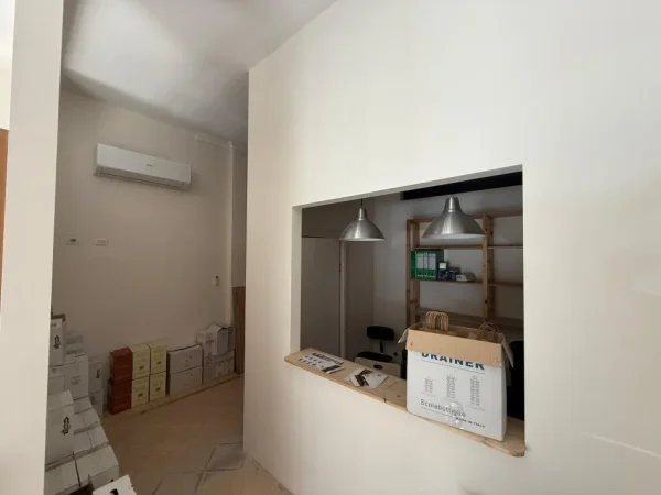 Tirane, shitet ambjent biznesi Kati 0, 103 m² 169.000 € (laprake)