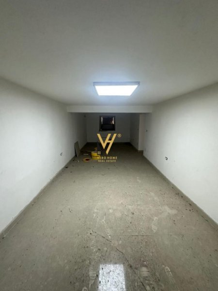 Tirane, jepet me qera magazine Kati -1, 55 m² 450 € (SHKOLLA E BALETIT)