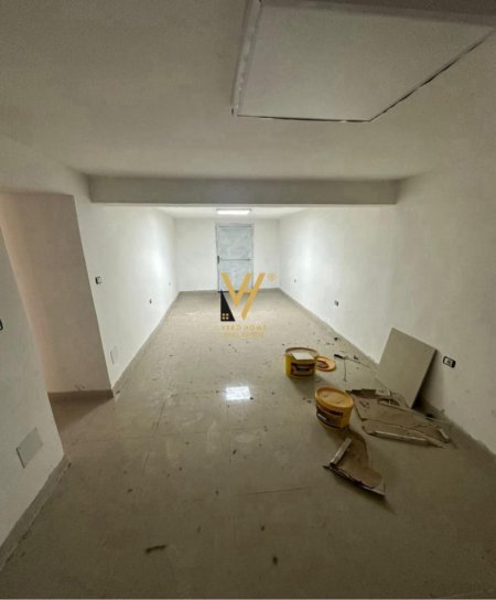 Tirane, jepet me qera magazine Kati -1, 55 m² 450 € (SHKOLLA E BALETIT)