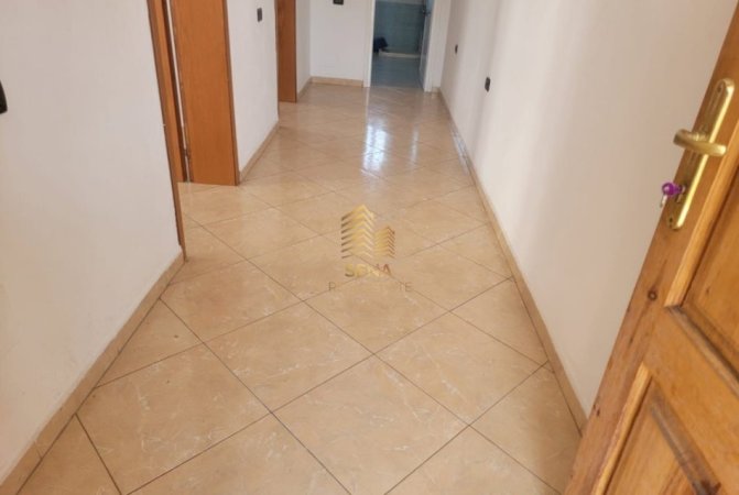 Tirane, jepet me qera apartament 1+1+Ballkon Kati 4, 75 m² 350 € (Rruga 5 Maji, pas Concordit)