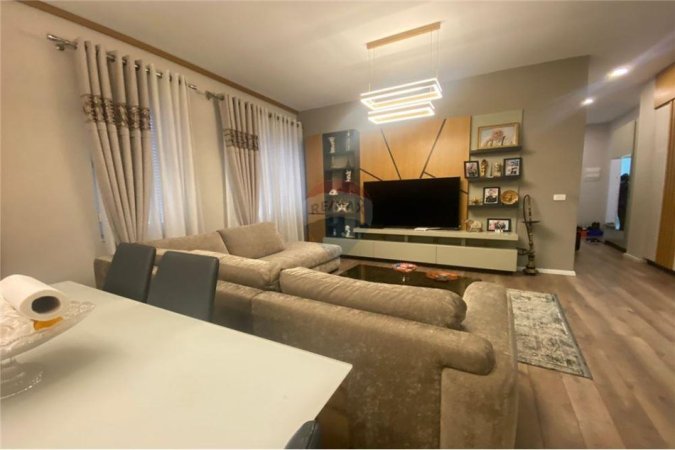 Tirane, shitet apartament 2+1+Ballkon , 118 m² 207.000 €