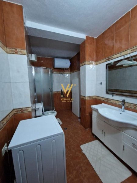 Tirane, jepet me qera apartament 1+1+Ballkon Kati 2, 75 m² 800 € (BLLOK)