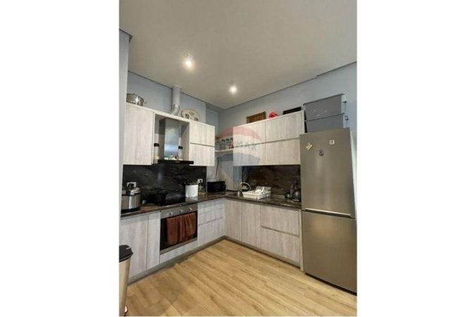 Tirane, shitet apartament 1+1+Ballkon , 77 m² 234.000 € 