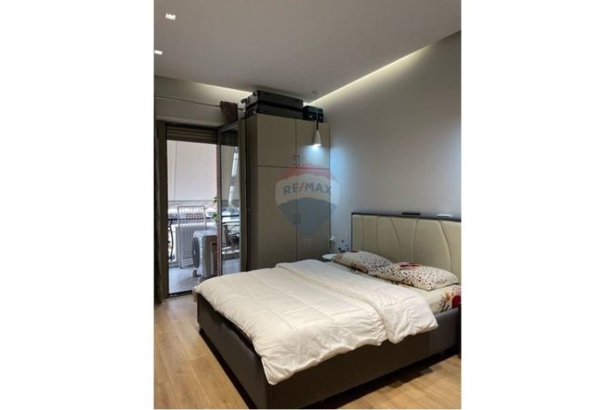 Tirane, shitet apartament 1+1+Ballkon , 77 m² 234.000 € 