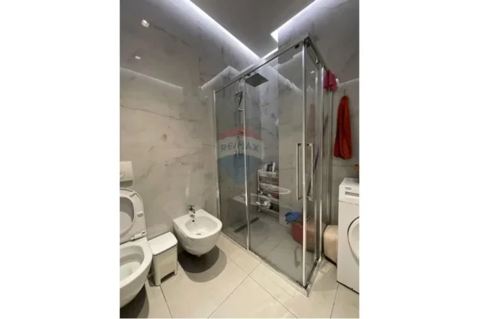 Tirane, shitet apartament 1+1+Ballkon , 77 m² 234.000 € 