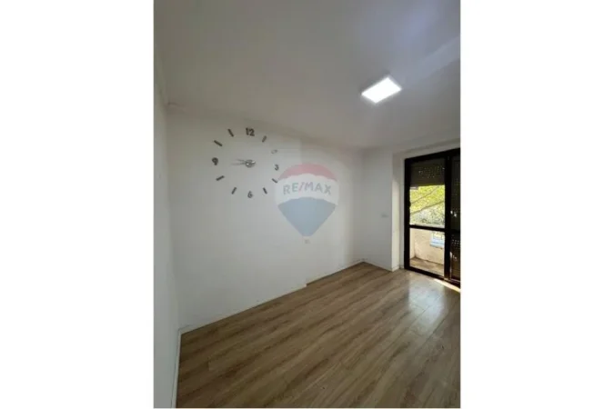 Tirane, jepet me qera zyre Kati 2, 65 m² 700 € 