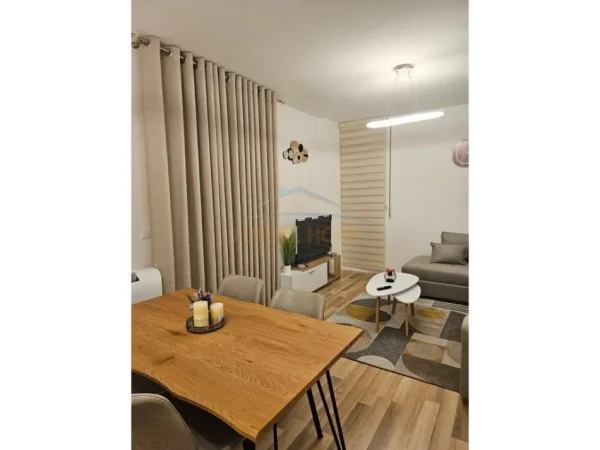 Tirane, jepet me qera apartament 2+1 Kati 1, 800 € 