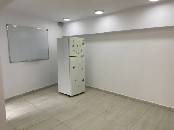 0683487469 Tirane, jepet me qera ambjent biznesi Kati 0, 122 m² 122 € (Mbrapa Muzeut Kombetar)
