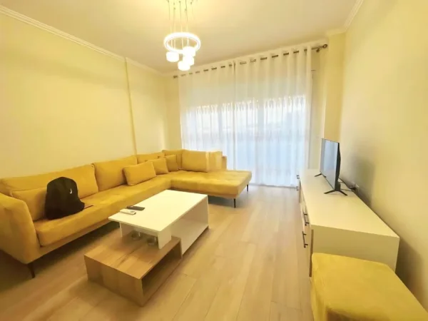 Tirane, jepet me qera apartament 2+1 Kati 8, 100 m²  650€ (don bosko)