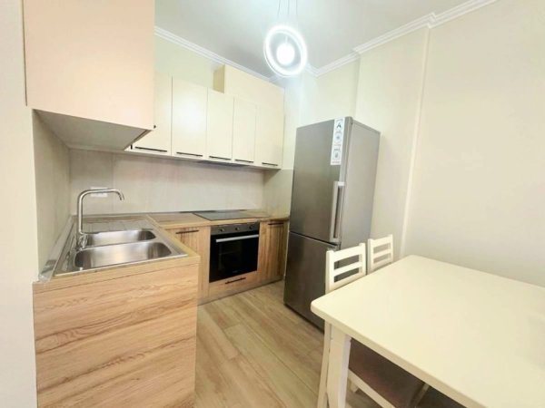 Tirane, jepet me qera apartament 2+1 Kati 8, 100 m²  650€ (don bosko)