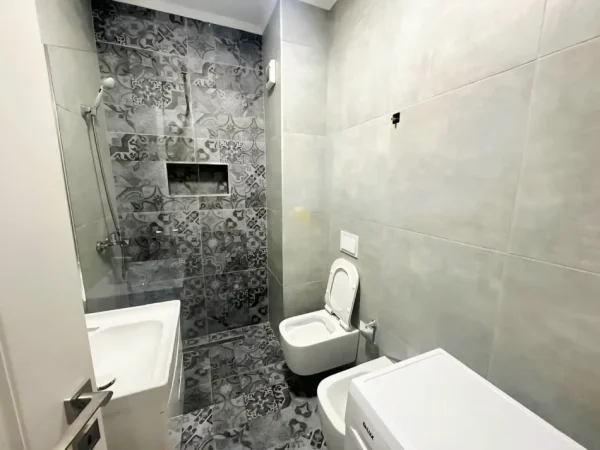 Tirane, jepet me qera apartament 2+1 Kati 8, 100 m²  650€ (don bosko)