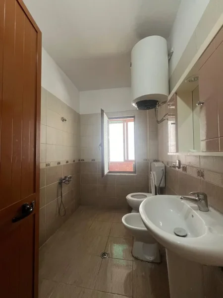 Tirane, jepet me qera apartament 1+1+Ballkon Kati 2, 500 €