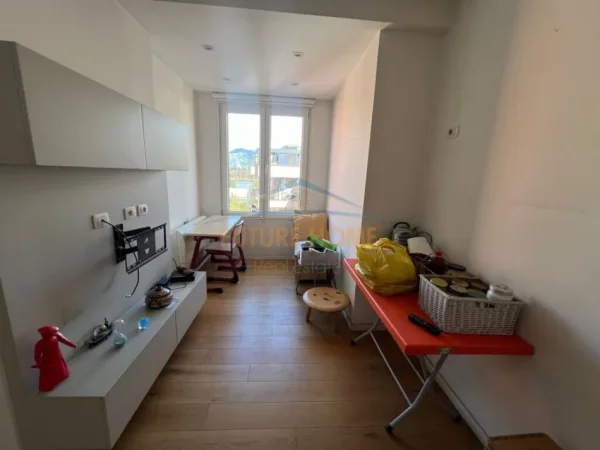 0683487469 Tirane, jepet me qera apartament duplex Dublex Kati 2, 108 m² 800 € (Liqeni i Thate , Rruga Peti)
