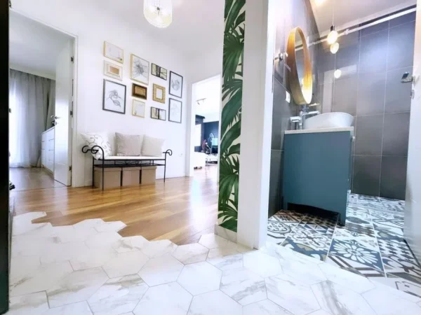 Tirane, shitet apartament 2+1 , 114 m² 250.000 € (sapo kalon Xhamine)