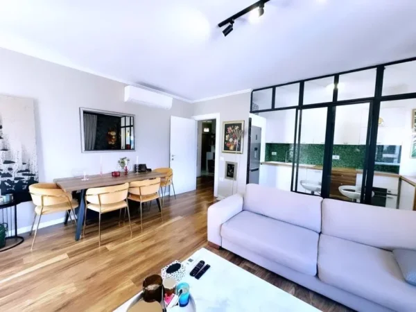 Tirane, shitet apartament 2+1 , 114 m² 250.000 € (sapo kalon Xhamine)