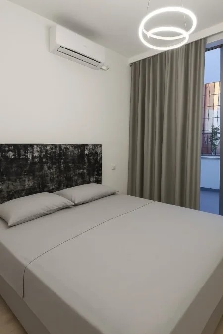 Tirane, jepet me qera apartament 1+1+Aneks+Ballkon Kati 2, 60 m² 650 € (Bulevardi Zogu i Pare)
