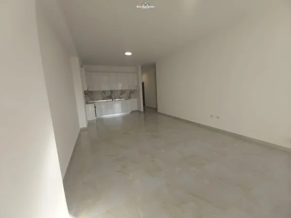 Tirane, jepet me qera zyre Kati 4, 116 m² 600 € (kompleksi zirkon)