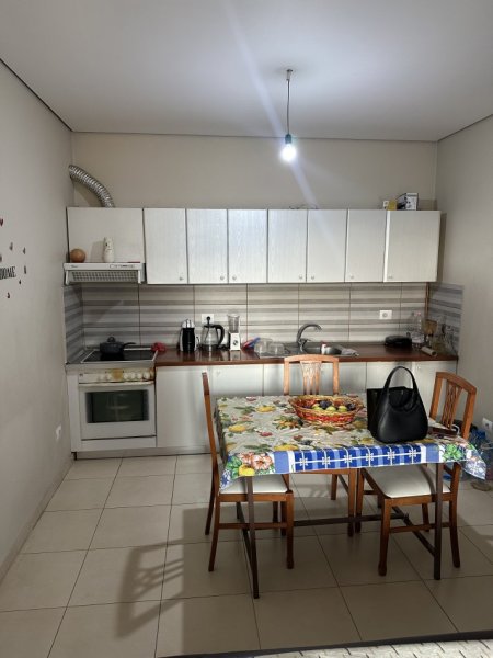 Tirane, jepet me qera apartament 1+1+Ballkon Kati 7, 70 m² 400 € (Spitali Amerikan 3)