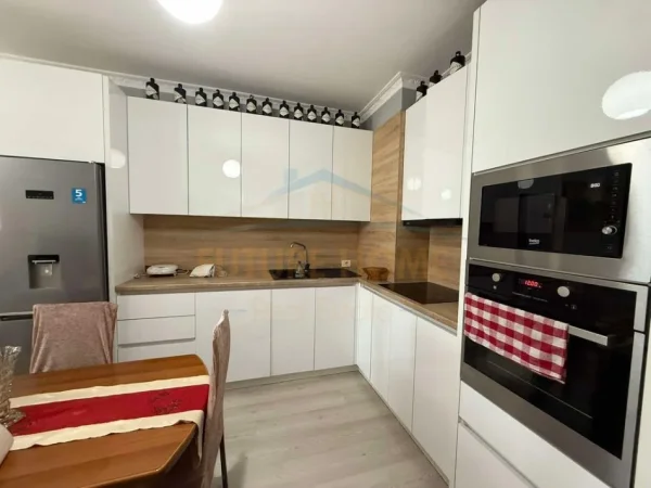 Tirane, jepet me qera apartament 1+1 Kati 1, 66 m² 480 € 