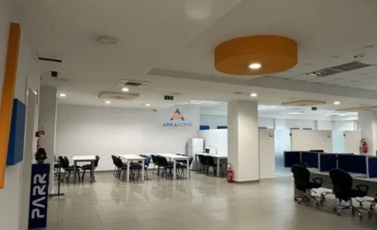 Tirane, jepet me qera ambjent biznesi Kati -1, 1.400 m² (Bulevardi Gjergj Fishta)