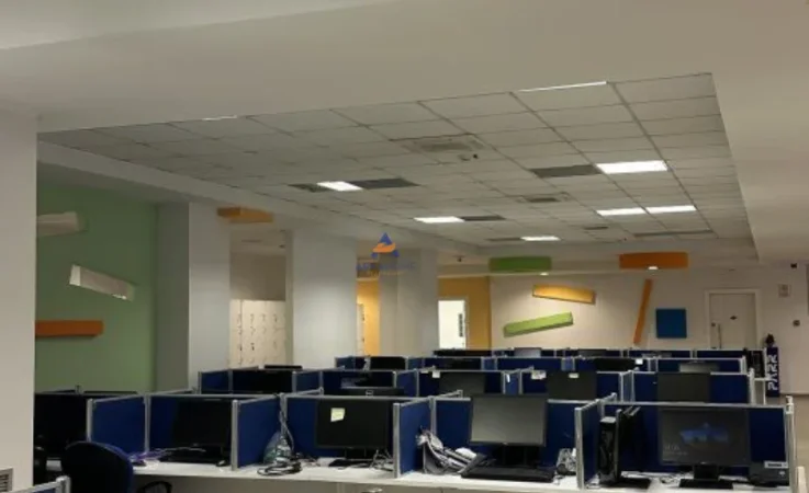 Tirane, jepet me qera ambjent biznesi Kati -1, 1.400 m² (Bulevardi Gjergj Fishta)