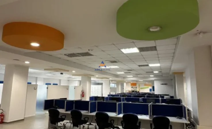 Tirane, jepet me qera ambjent biznesi Kati -1, 1.400 m² (Bulevardi Gjergj Fishta)