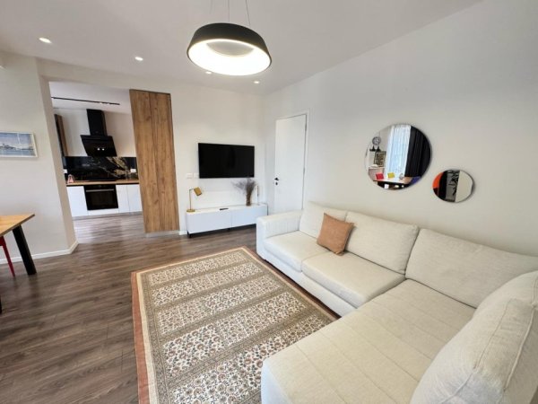 Tirane, jepet me qera apartament 2+1 Kati 5, 146 m² 1.350 € 