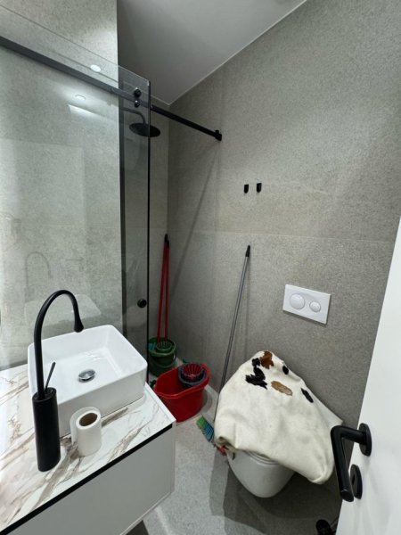 Tirane, jepet me qera apartament 2+1 Kati 5, 146 m² 1.350 € 