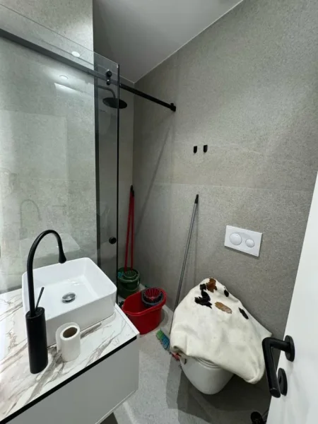 Tirane, jepet me qera apartament 2+1 Kati 5, 146 m² 1.350 € 