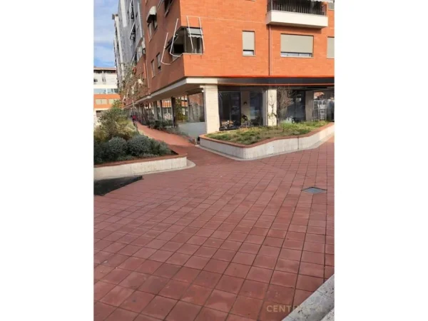 Tirane, jepet me qera bar-resorant Kati 0, 171 m² 2.500 € 